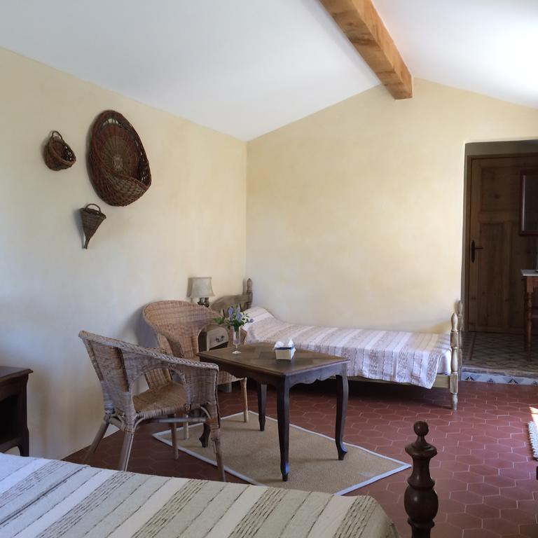 Mas Moineau Bed & Breakfast Mezoargues Room photo